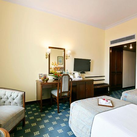 The Peerless Inn Kolkata Bagian luar foto