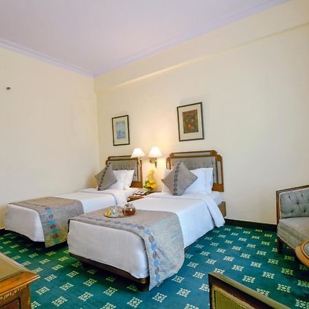 The Peerless Inn Kolkata Bagian luar foto