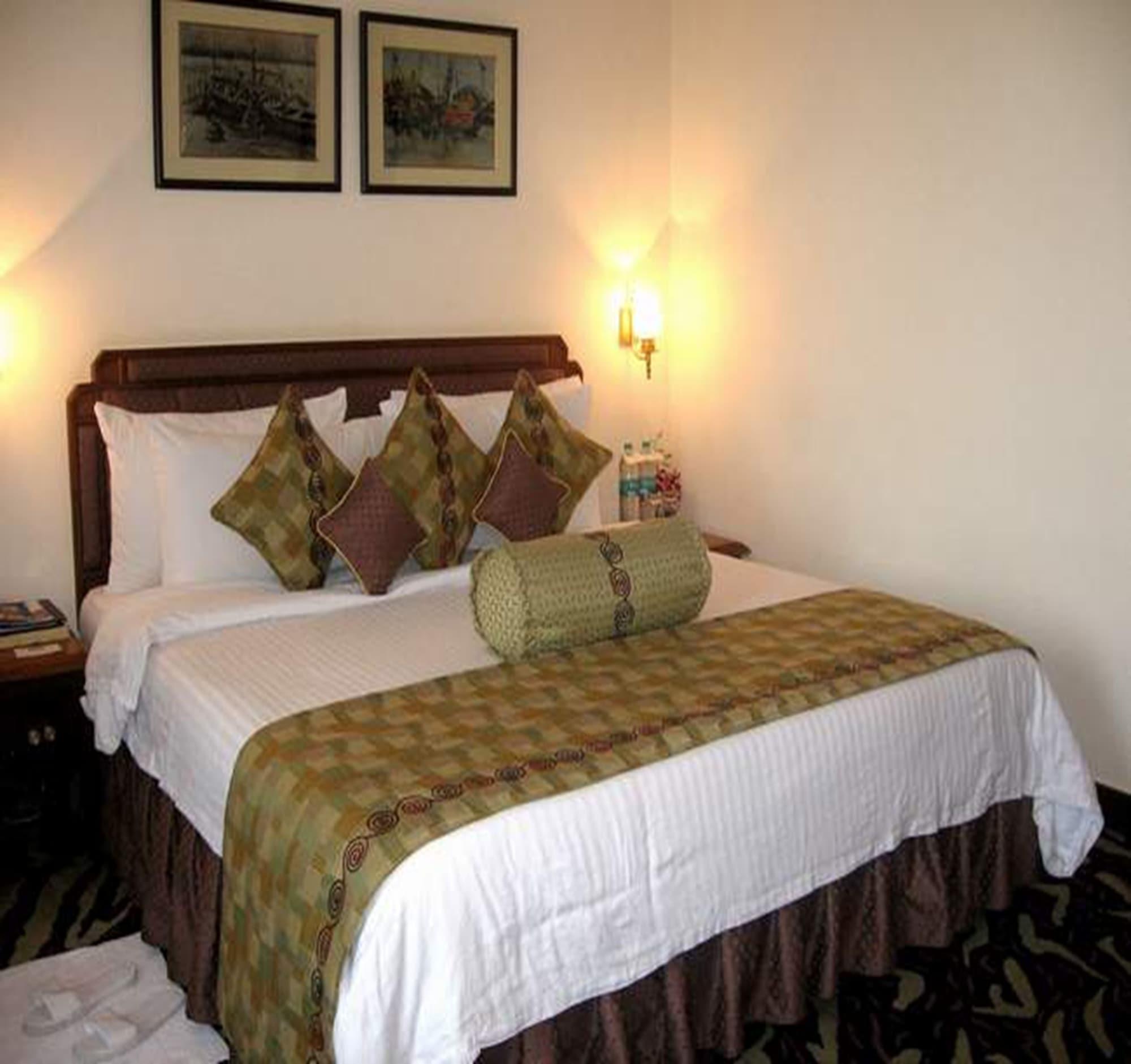 The Peerless Inn Kolkata Bagian luar foto