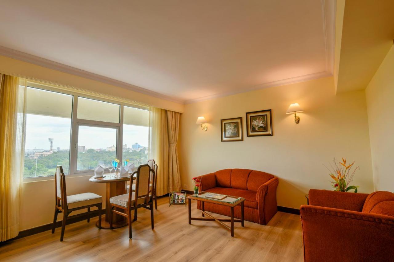 The Peerless Inn Kolkata Bagian luar foto