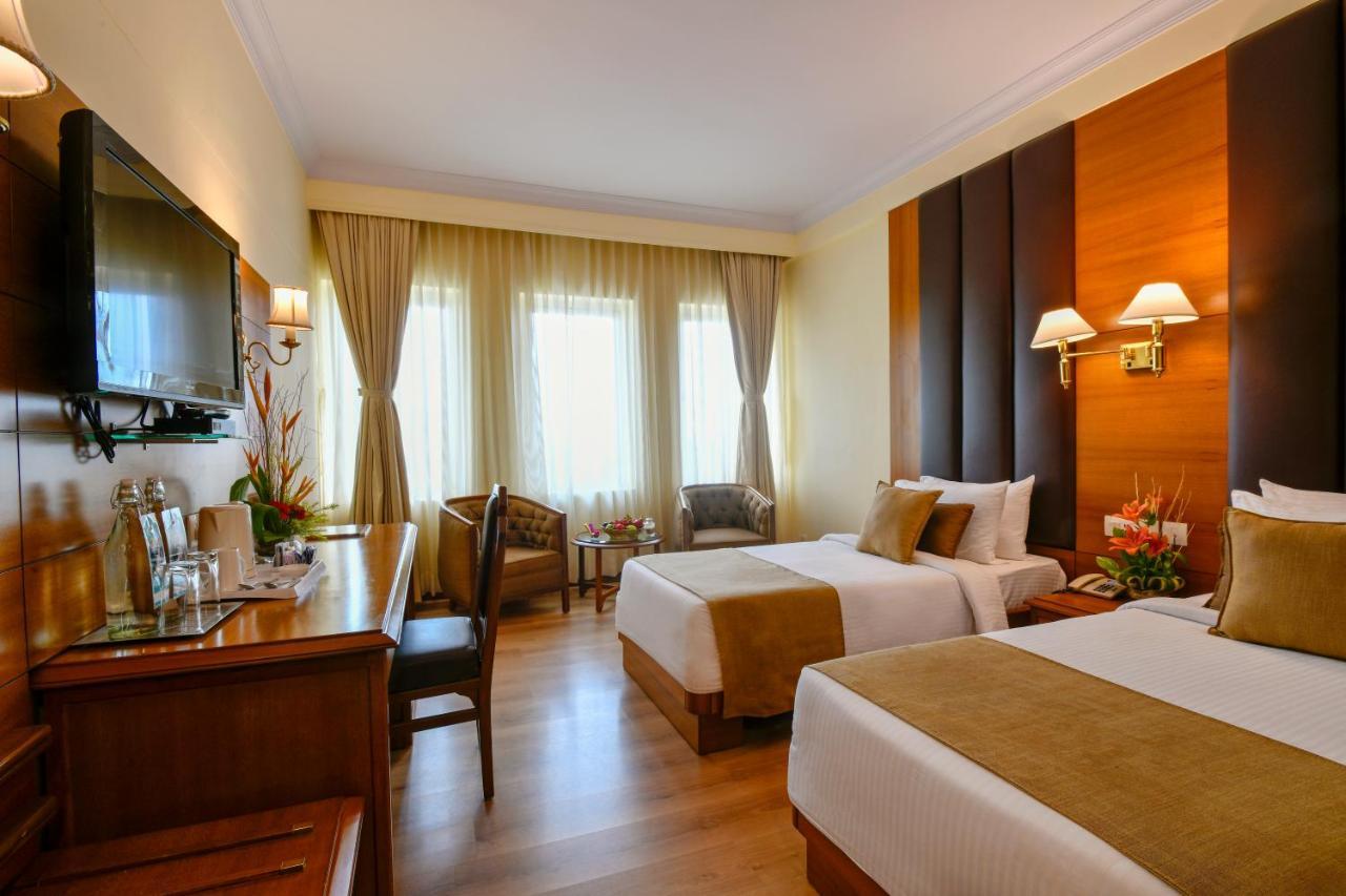 The Peerless Inn Kolkata Bagian luar foto