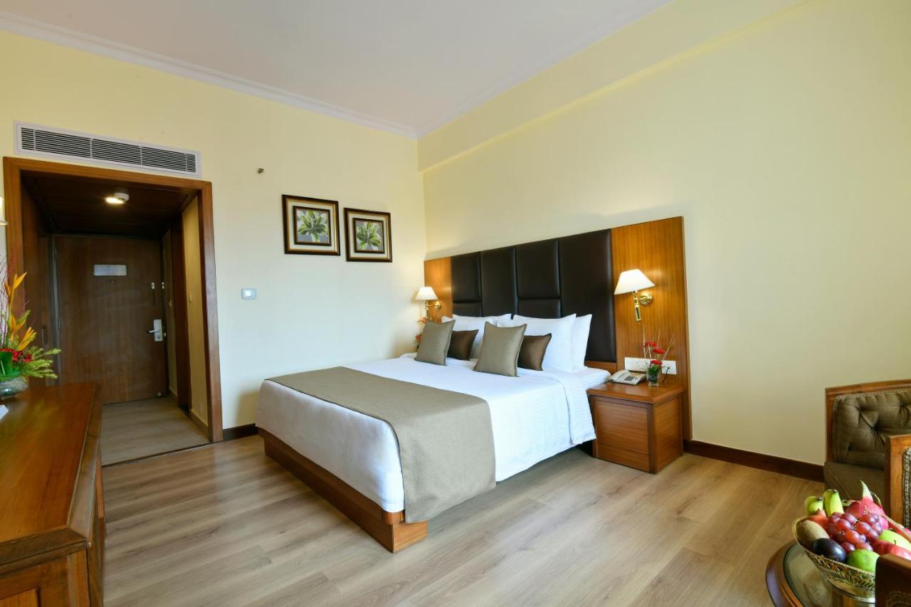 The Peerless Inn Kolkata Bagian luar foto