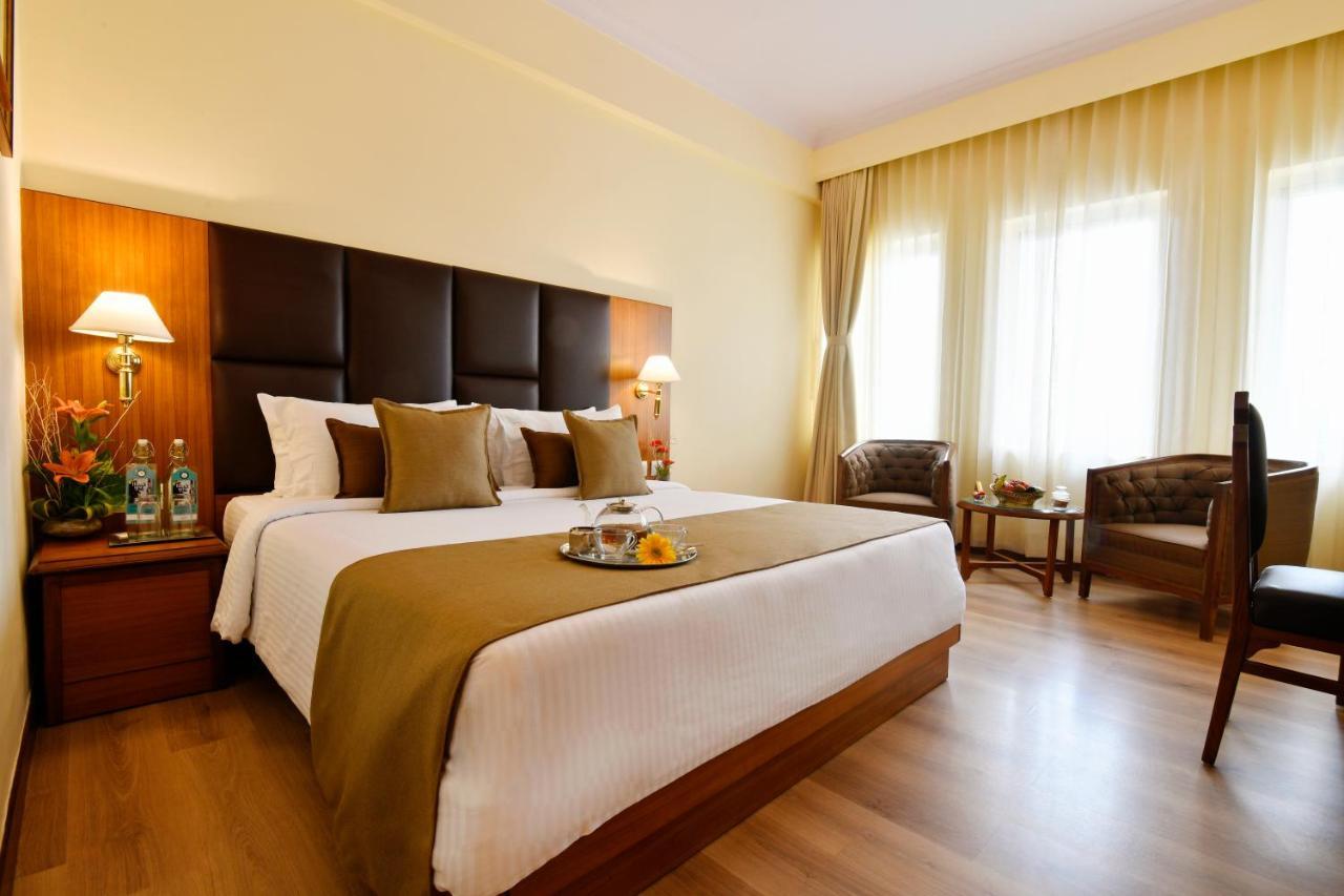 The Peerless Inn Kolkata Bagian luar foto
