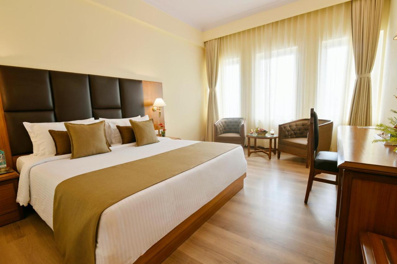 The Peerless Inn Kolkata Bagian luar foto
