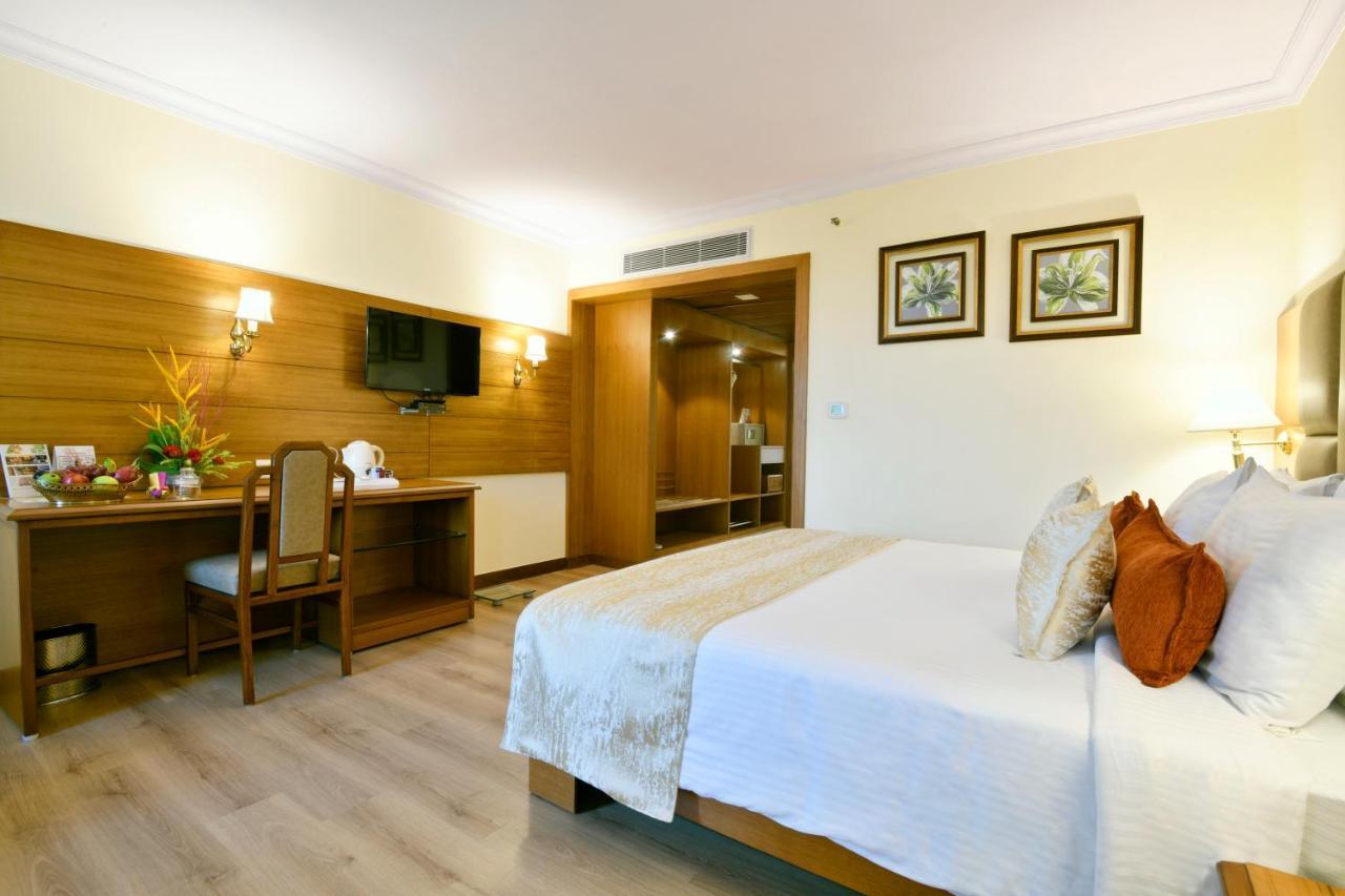 The Peerless Inn Kolkata Bagian luar foto