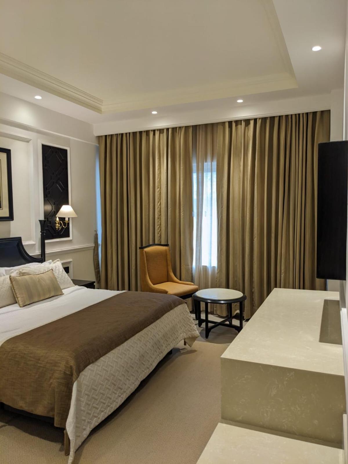 The Peerless Inn Kolkata Bagian luar foto