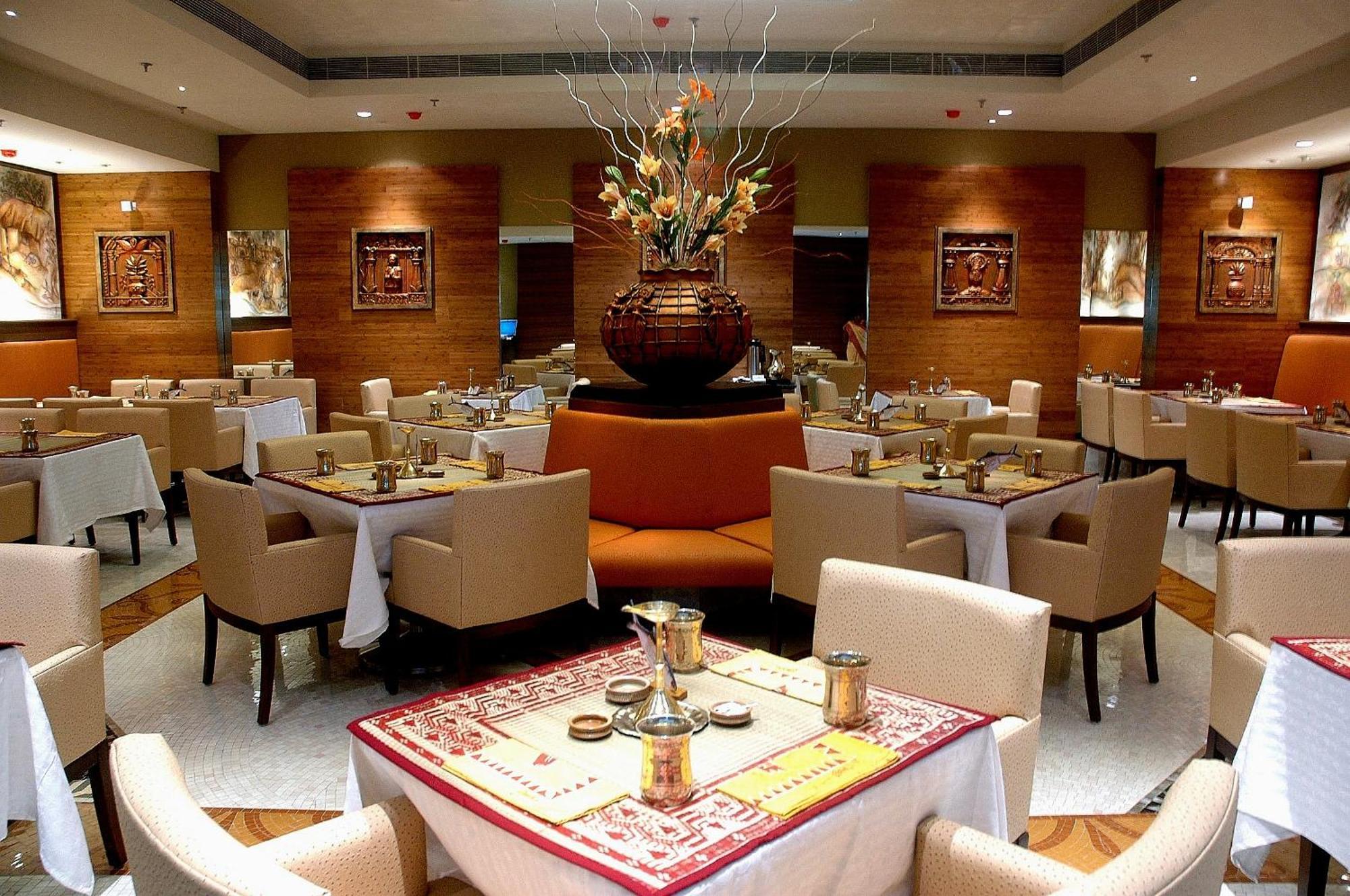 The Peerless Inn Kolkata Bagian luar foto