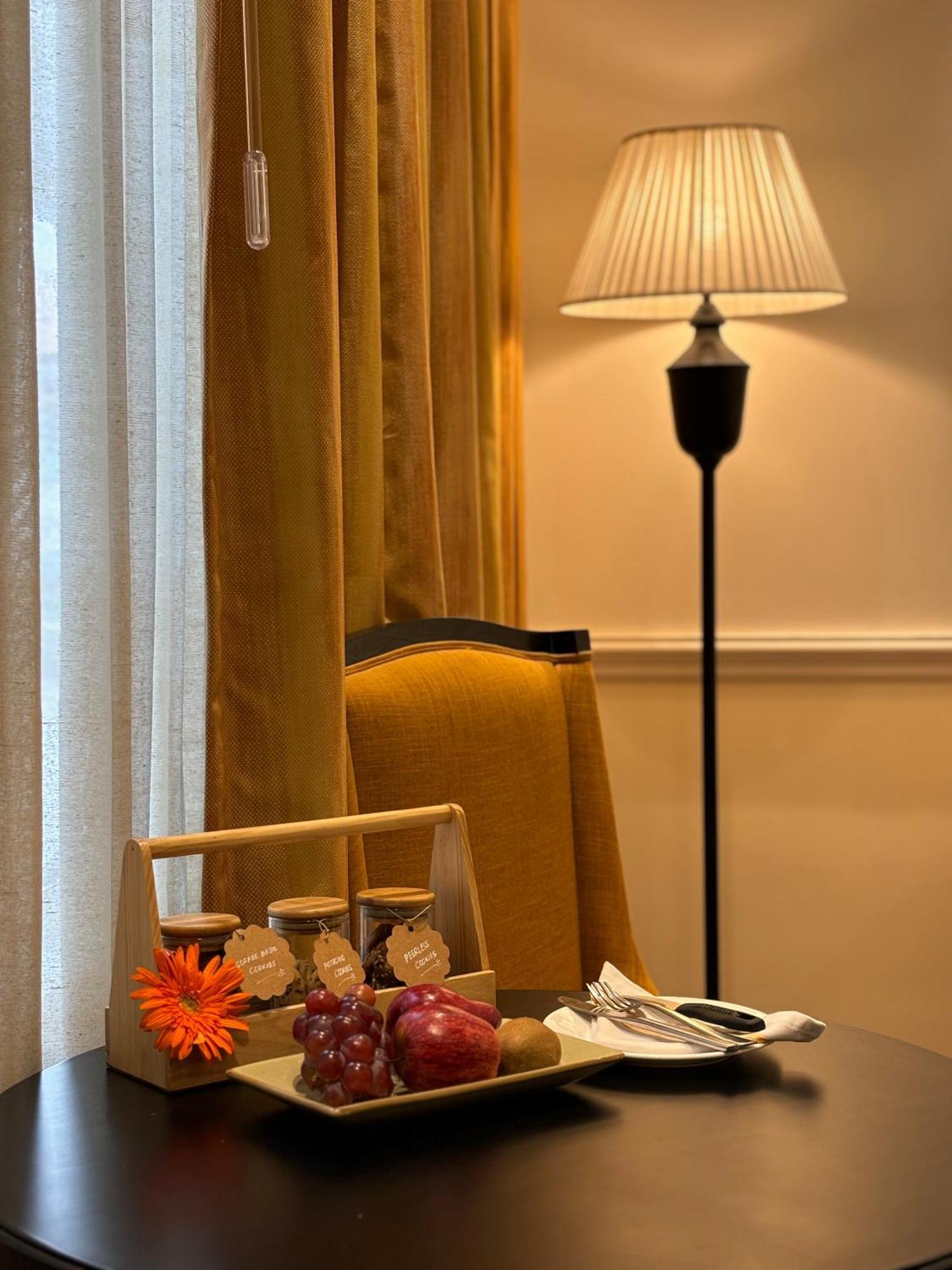 The Peerless Inn Kolkata Bagian luar foto