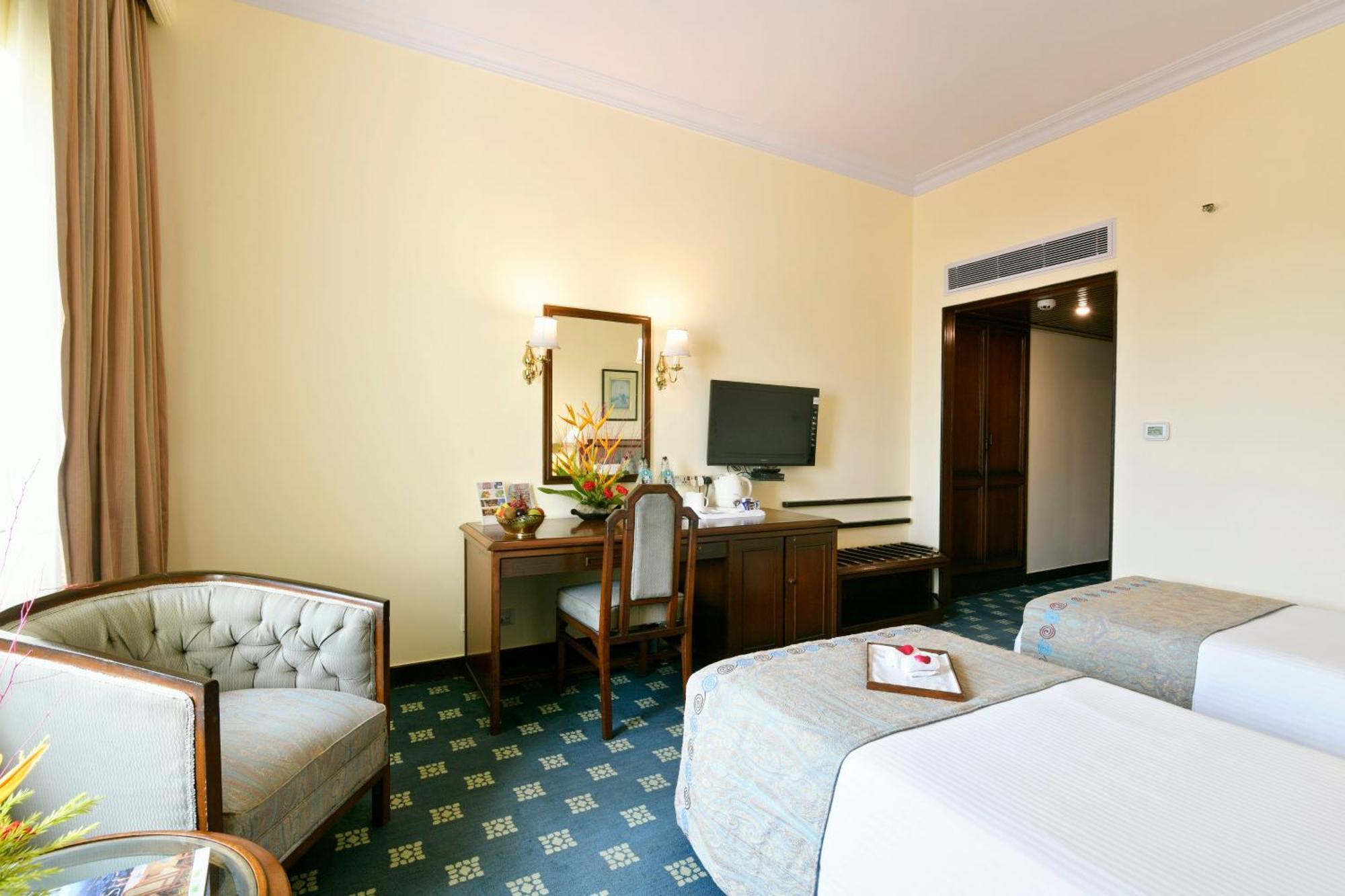 The Peerless Inn Kolkata Bagian luar foto