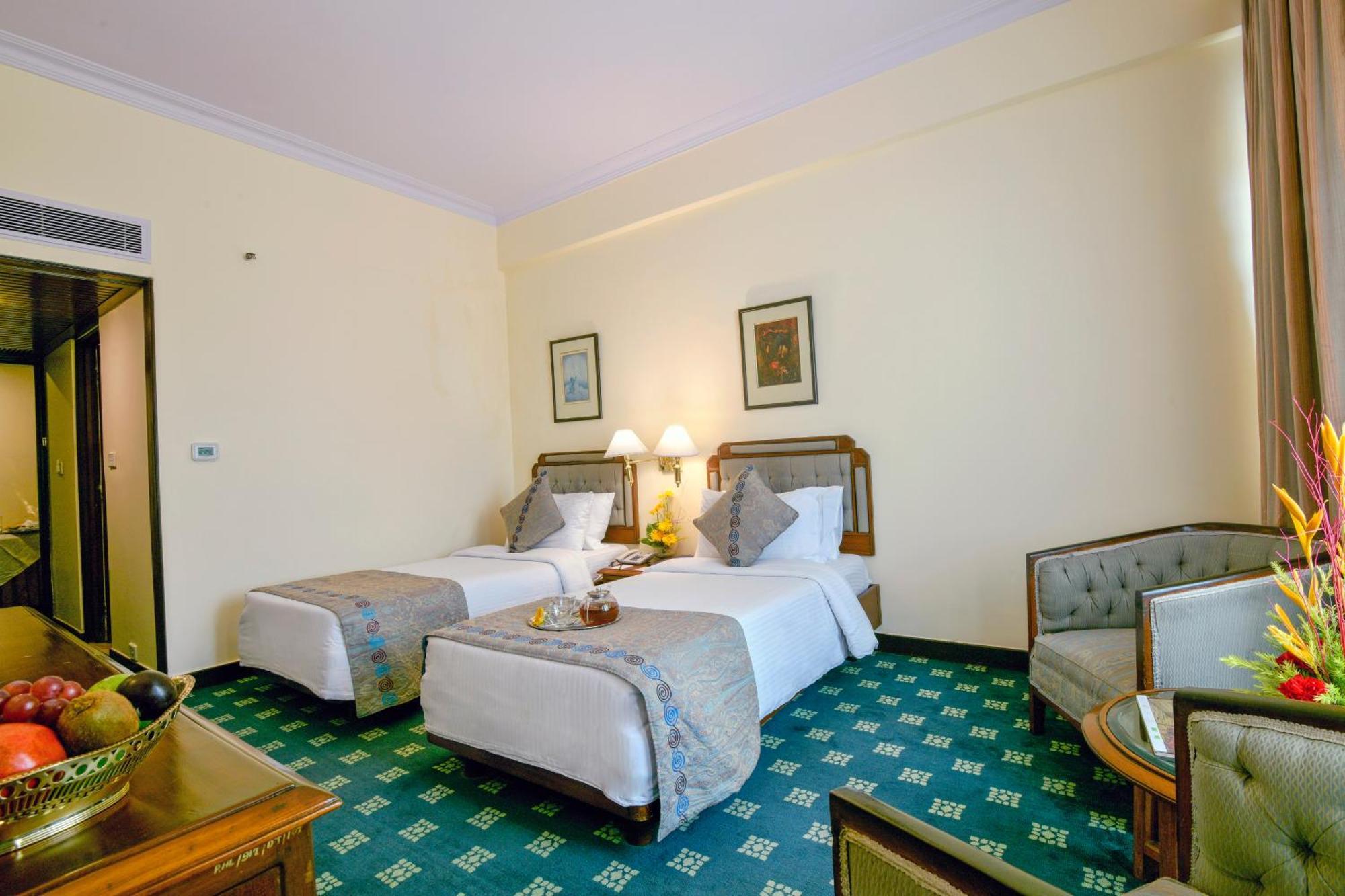 The Peerless Inn Kolkata Bagian luar foto