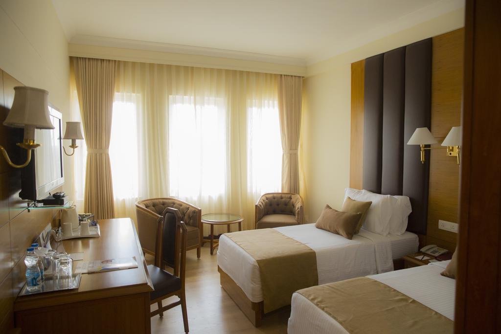 The Peerless Inn Kolkata Bagian luar foto
