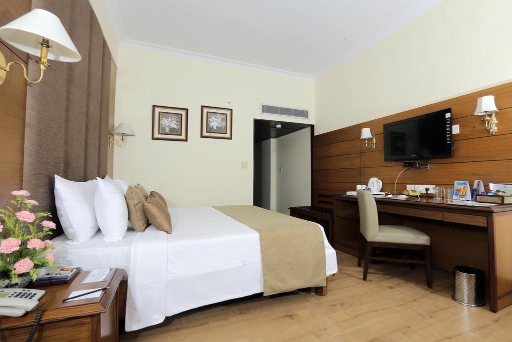 The Peerless Inn Kolkata Bagian luar foto
