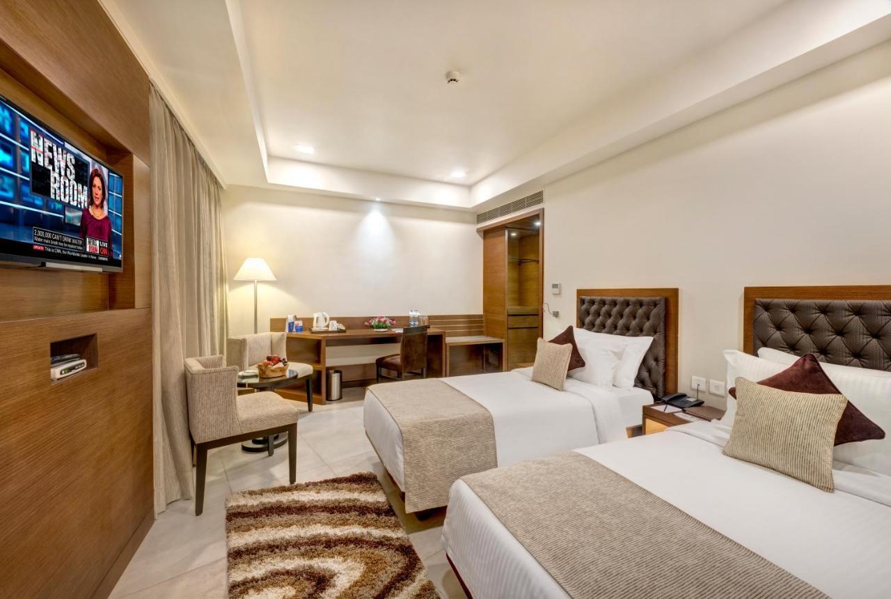 The Peerless Inn Kolkata Bagian luar foto