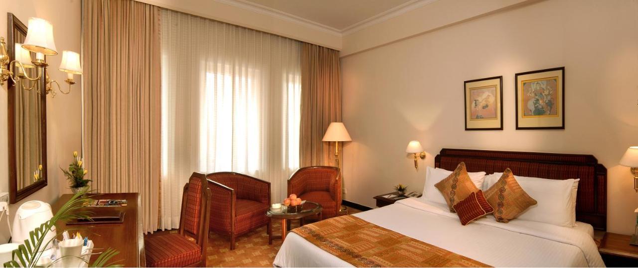 The Peerless Inn Kolkata Bagian luar foto
