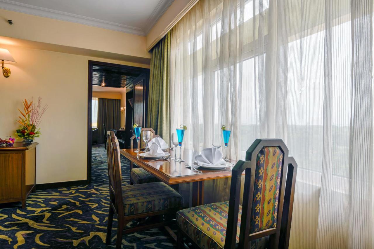 The Peerless Inn Kolkata Bagian luar foto